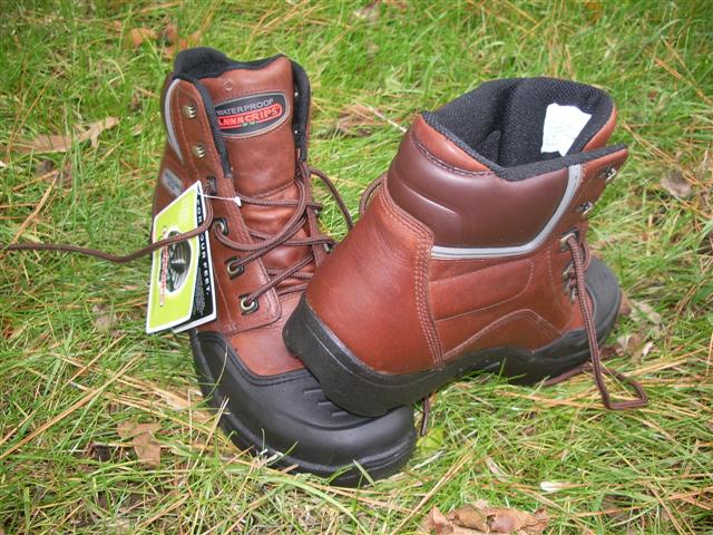 Steel toe in a low profile leather work boot.